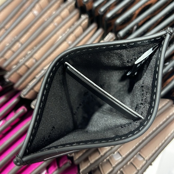 Kate Spade Schuyler Small Slim Card Holder
Black 
NWT - Picture 13 of 16